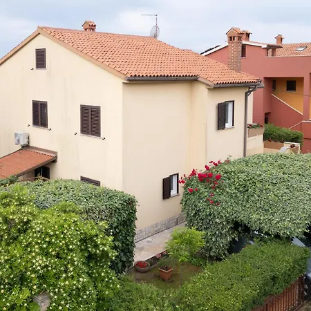 Apartments Mirella Novigrad  Exterior photo